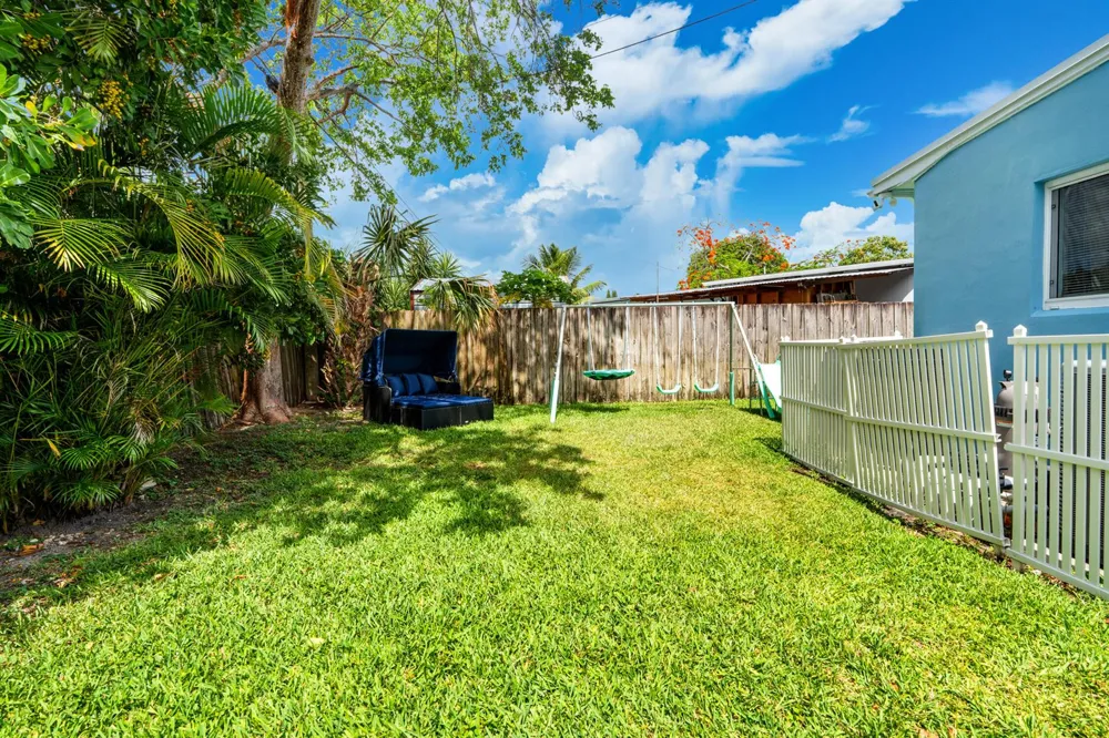 3305 SW 15th Street Fort Lauderdale, FL 33312