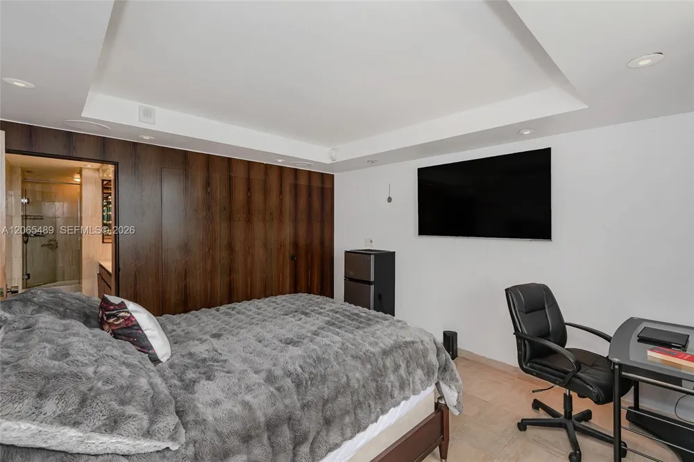 11111 Biscayne Blvd #1228 Miami, FL 33181
