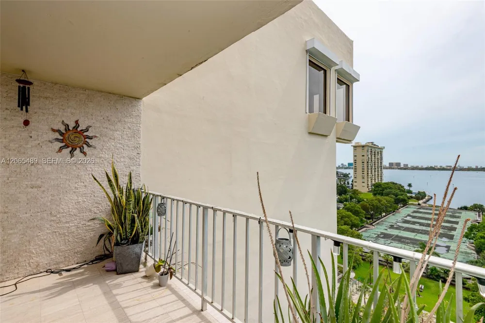 11111 Biscayne Blvd #1228 Miami, FL 33181