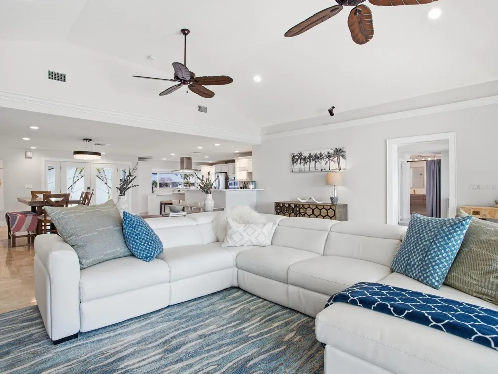 1028 79TH STREET S St Petersburg, FL 33707