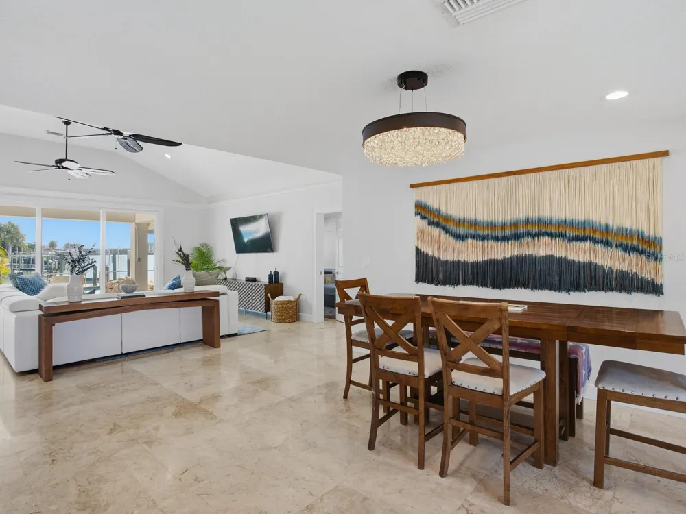 1028 79TH STREET S St Petersburg, FL 33707