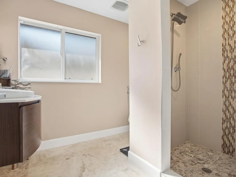 1028 79TH STREET S St Petersburg, FL 33707