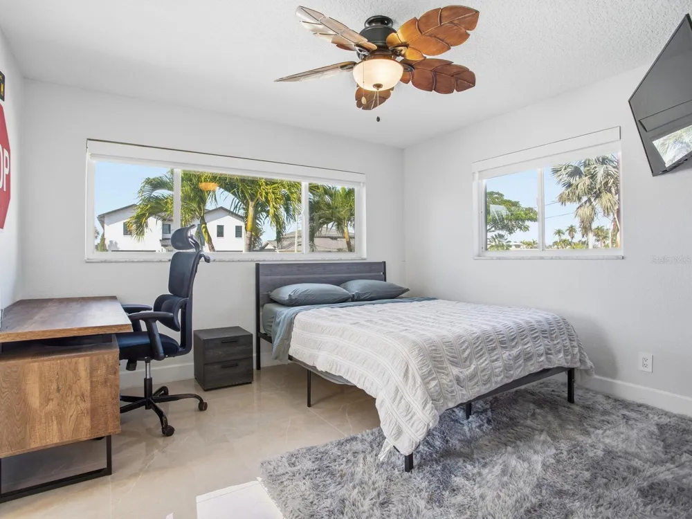 1028 79TH STREET S St Petersburg, FL 33707
