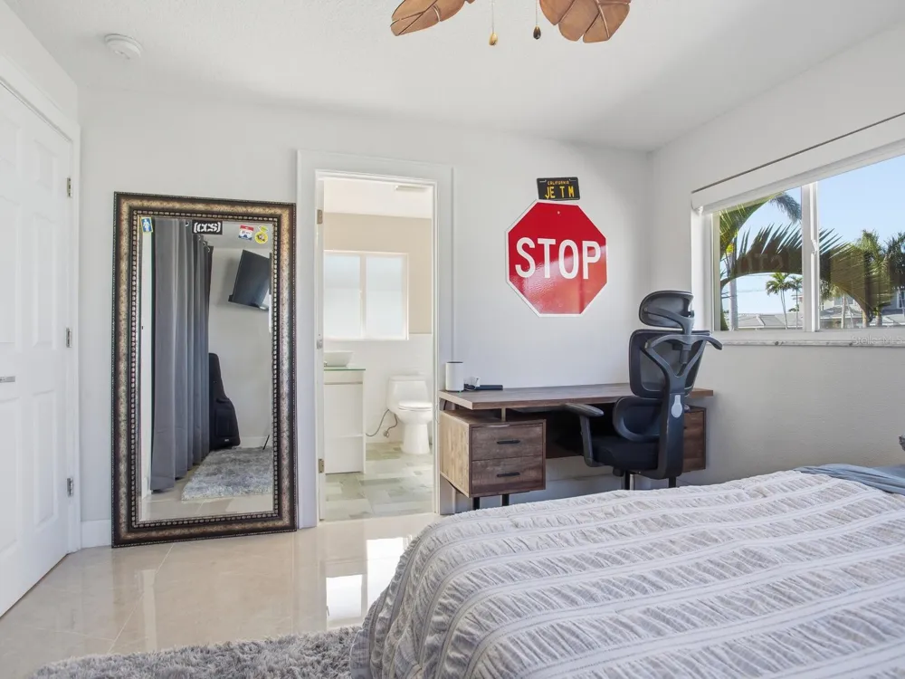 1028 79TH STREET S St Petersburg, FL 33707
