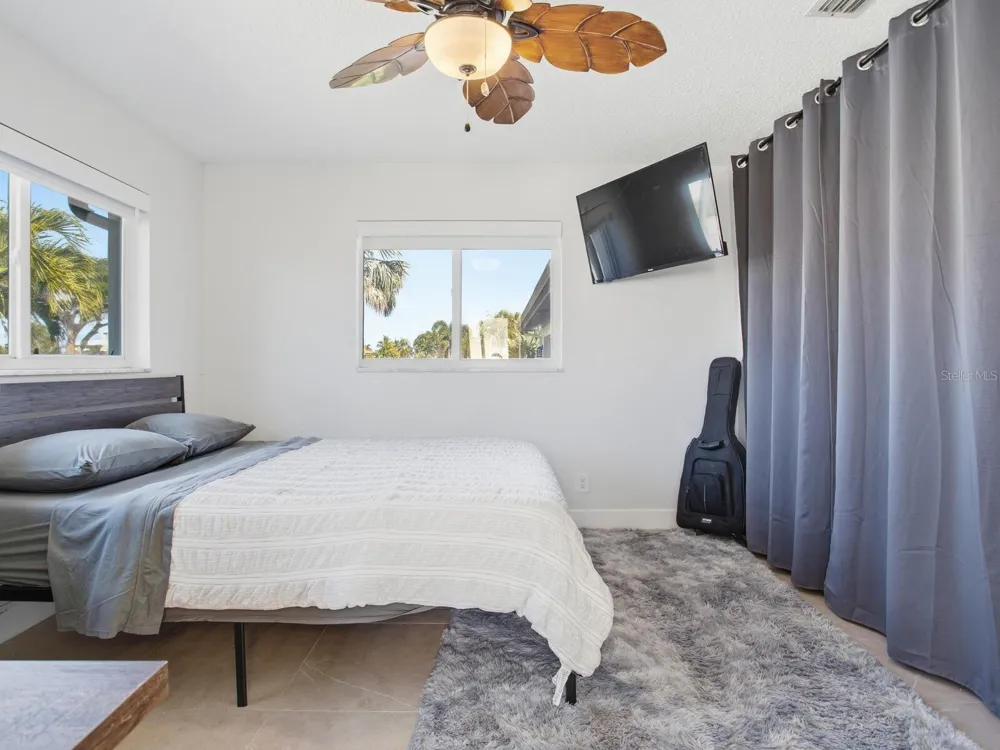 1028 79TH STREET S St Petersburg, FL 33707
