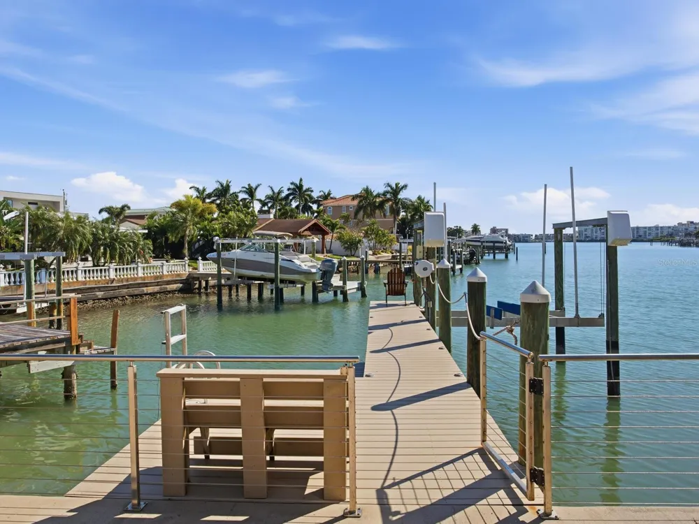 1028 79TH STREET S St Petersburg, FL 33707