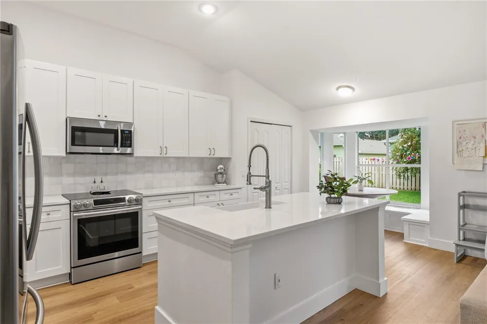 16607 LONGLEAT DRIVE Lutz, FL 33549