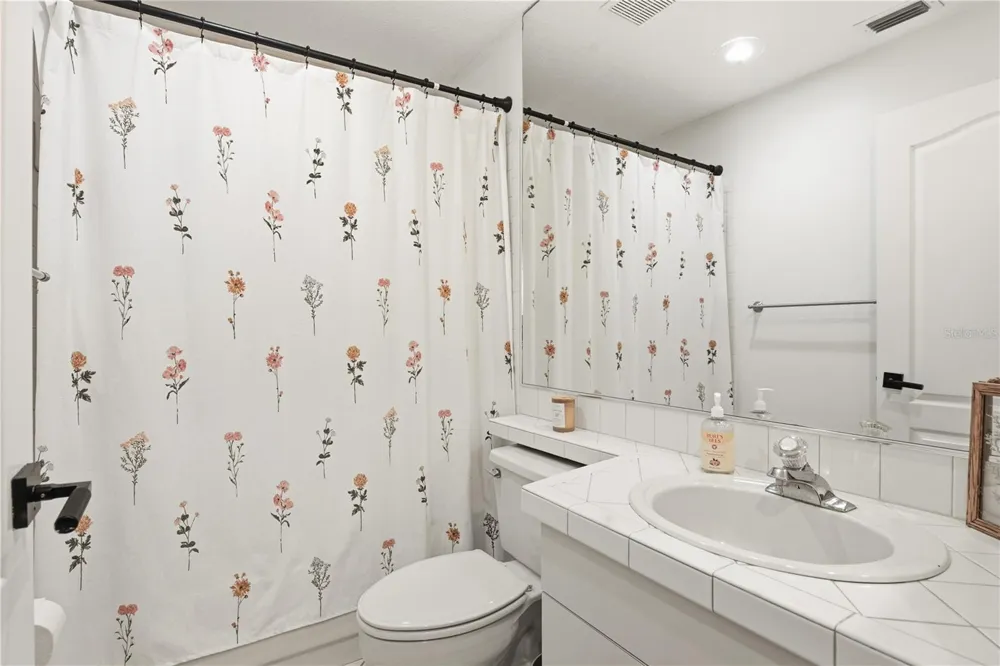 16607 LONGLEAT DRIVE Lutz, FL 33549