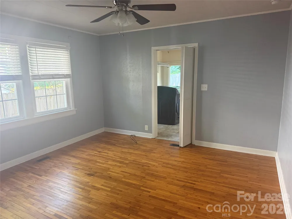 512 W 8th Avenue Gastonia, NC 28052