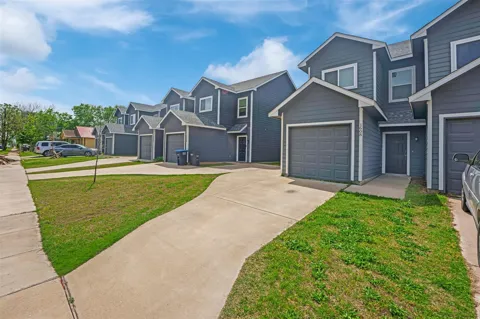 1608 Ash Crescent Street