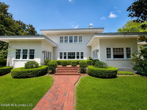 1113 Oakhurst Avenue