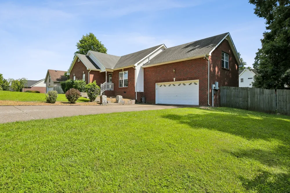 1156 Franklin Dr Greenbrier, TN 37073