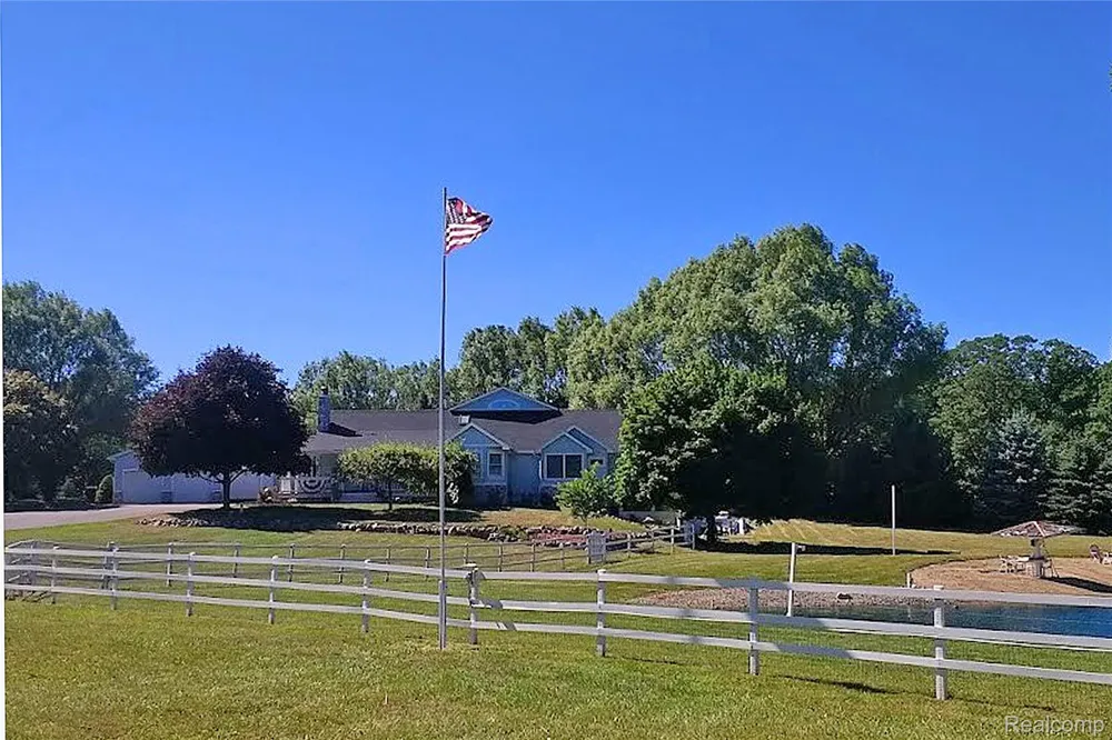 12401 Birchcrest Drive Brighton Township, MI 48380