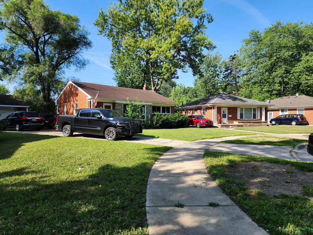 24180 Kipling Street Oak Park City, MI 48237