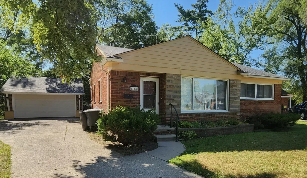 24180 Kipling Street Oak Park City, MI 48237
