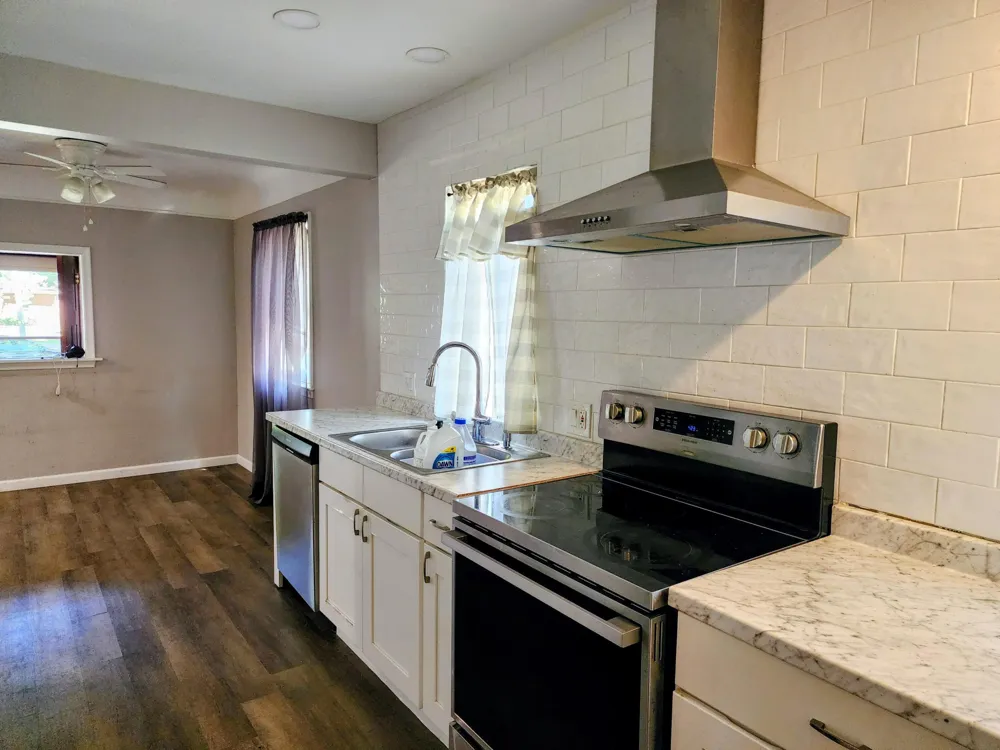 24180 Kipling Street Oak Park City, MI 48237