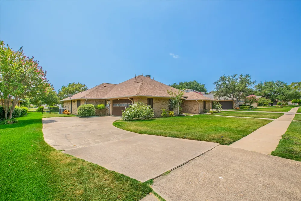 3412 Gatwick Place Farmers Branch, TX 75234