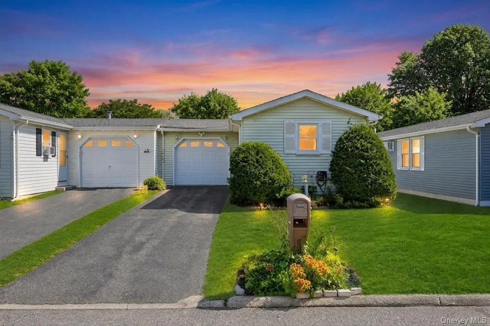 28 Greenwood Boulevard Manorville, NY 11949