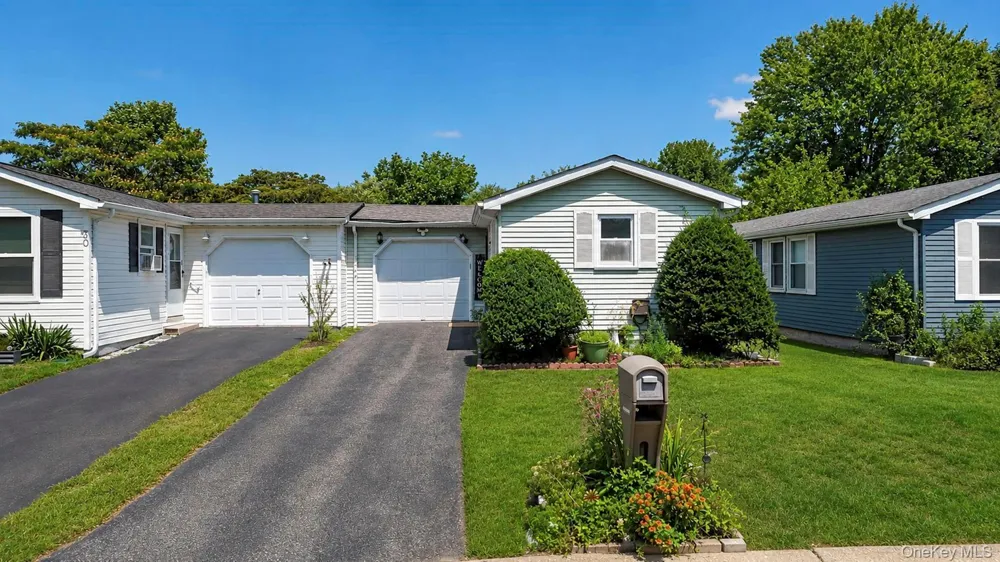 28 Greenwood Boulevard Manorville, NY 11949