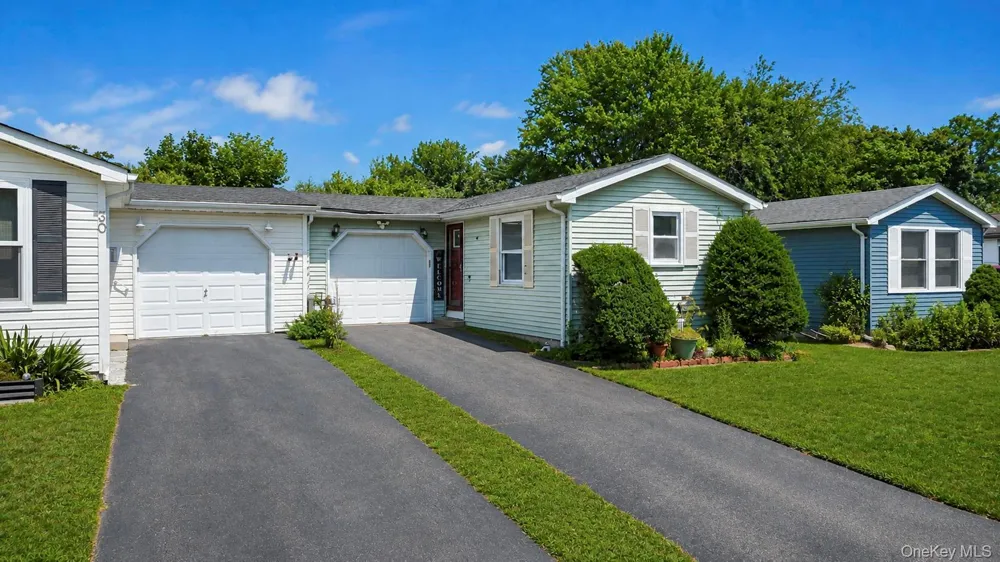 28 Greenwood Boulevard Manorville, NY 11949