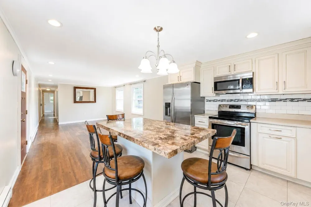 28 Greenwood Boulevard Manorville, NY 11949