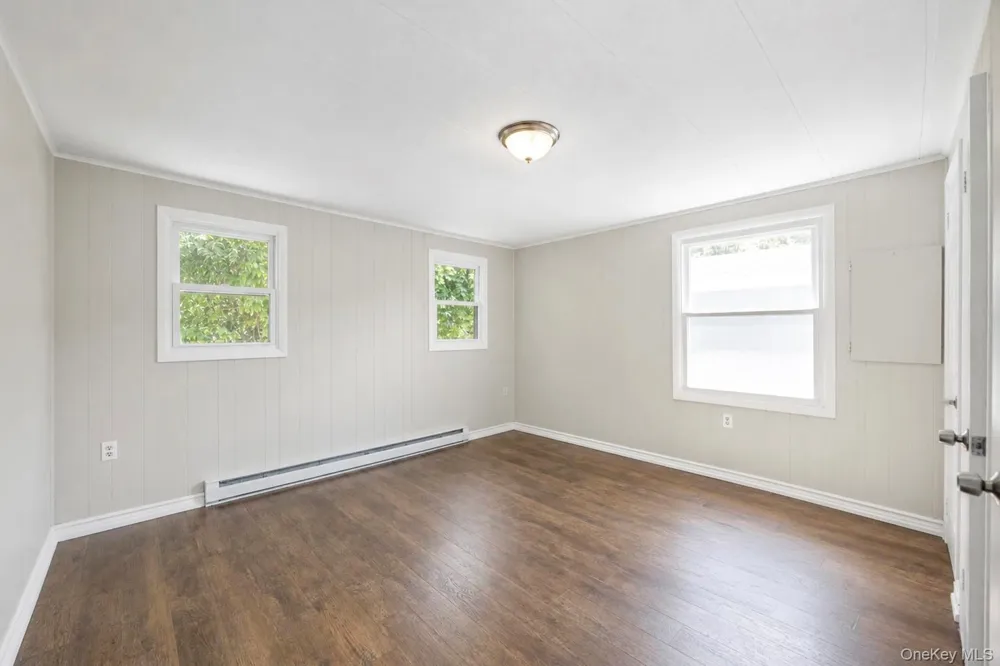 28 Greenwood Boulevard Manorville, NY 11949