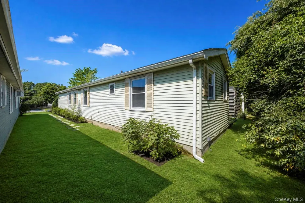 28 Greenwood Boulevard Manorville, NY 11949
