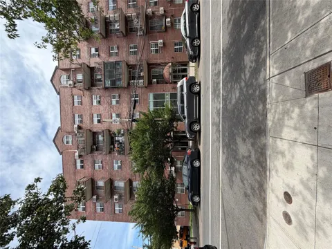 14118 Cherry Avenue #6G