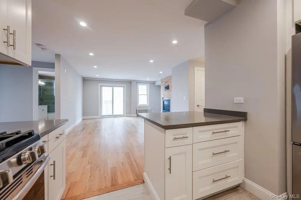661 W Broadway #604 Long Beach, NY 11561
