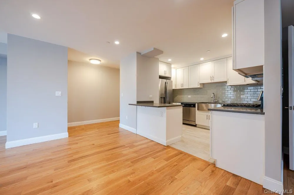 661 W Broadway #604 Long Beach, NY 11561
