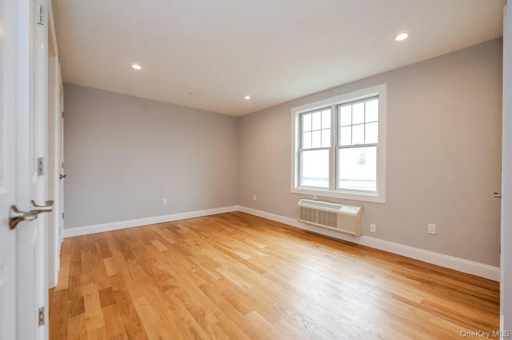 661 W Broadway #604 Long Beach, NY 11561