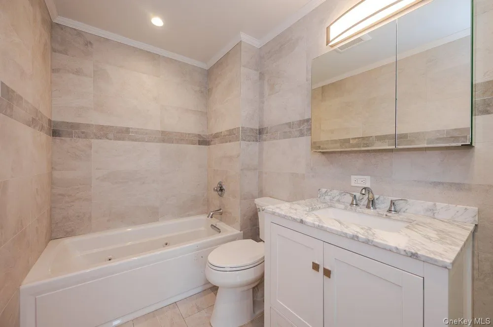 661 W Broadway #604 Long Beach, NY 11561