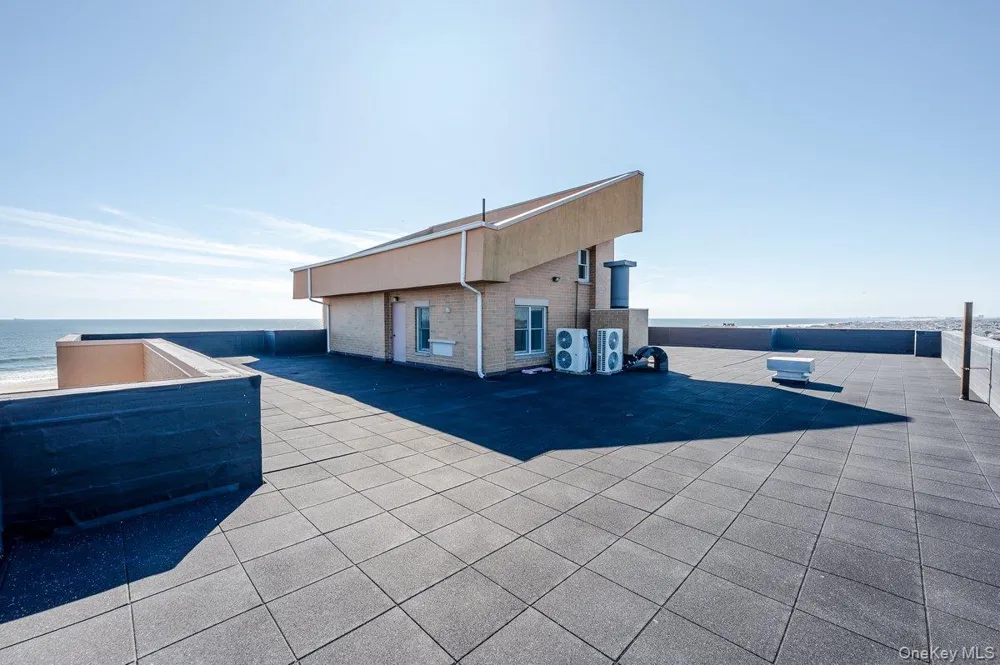 661 W Broadway #604 Long Beach, NY 11561
