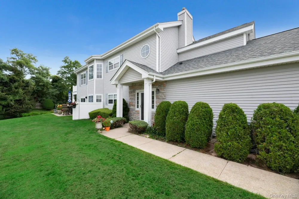 533 Highland Court Moriches, NY 11955