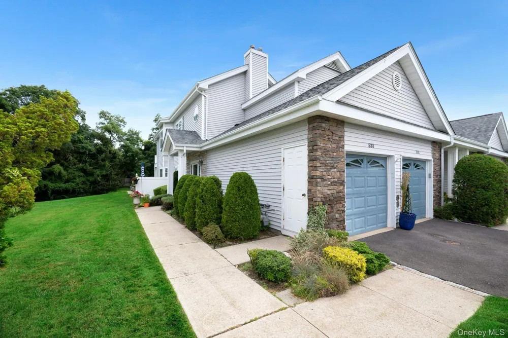 533 Highland Court Moriches, NY 11955