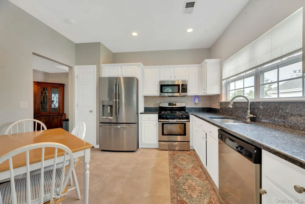 533 Highland Court Moriches, NY 11955