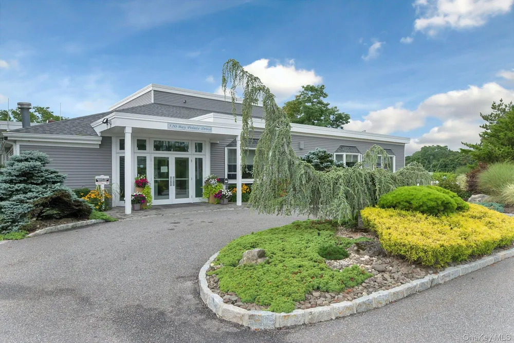 533 Highland Court Moriches, NY 11955