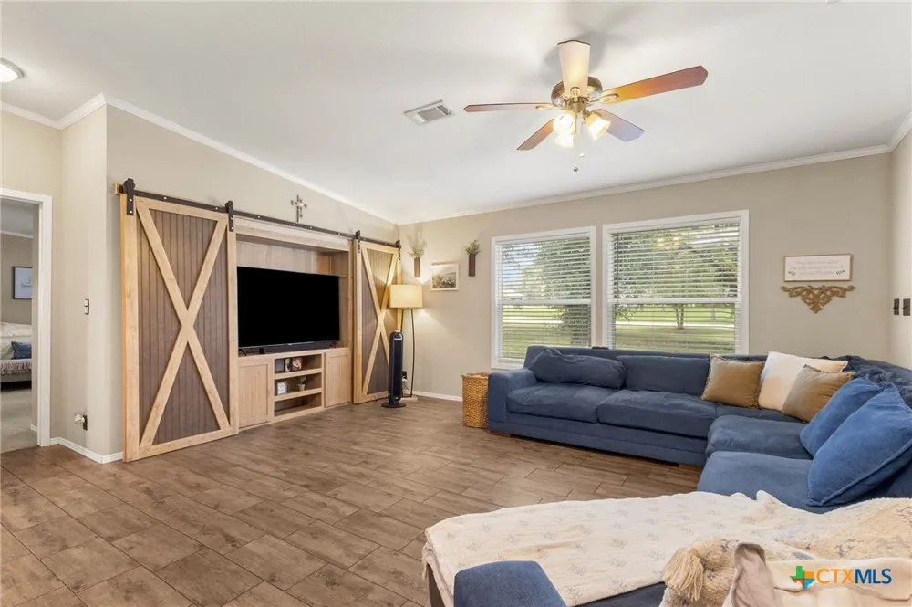 159 High Sierra Drive Seguin, TX 78155