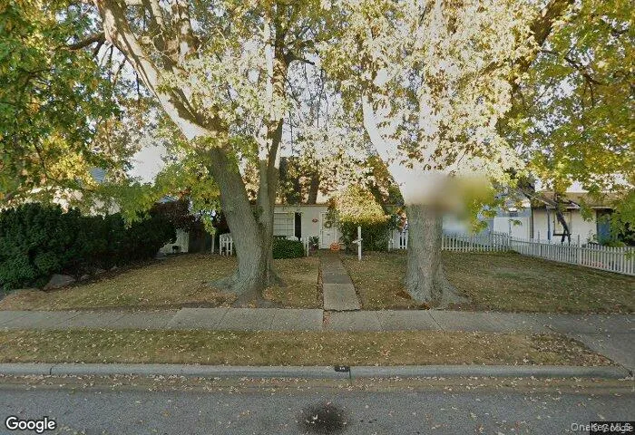 14 Surrey Lane Levittown, NY 11756