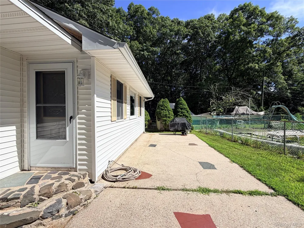 40 Hampton Street Westhampton Beach, NY 11978