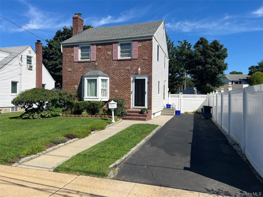 11 Bonaparte Place Baldwin, NY 11510