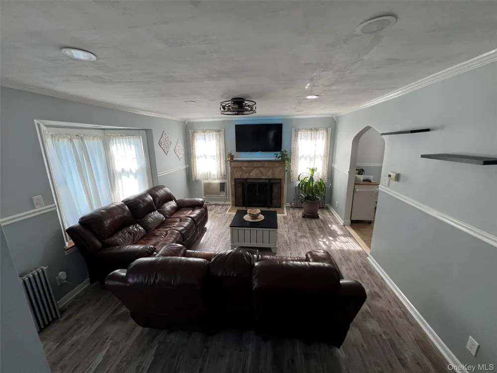 11 Bonaparte Place Baldwin, NY 11510
