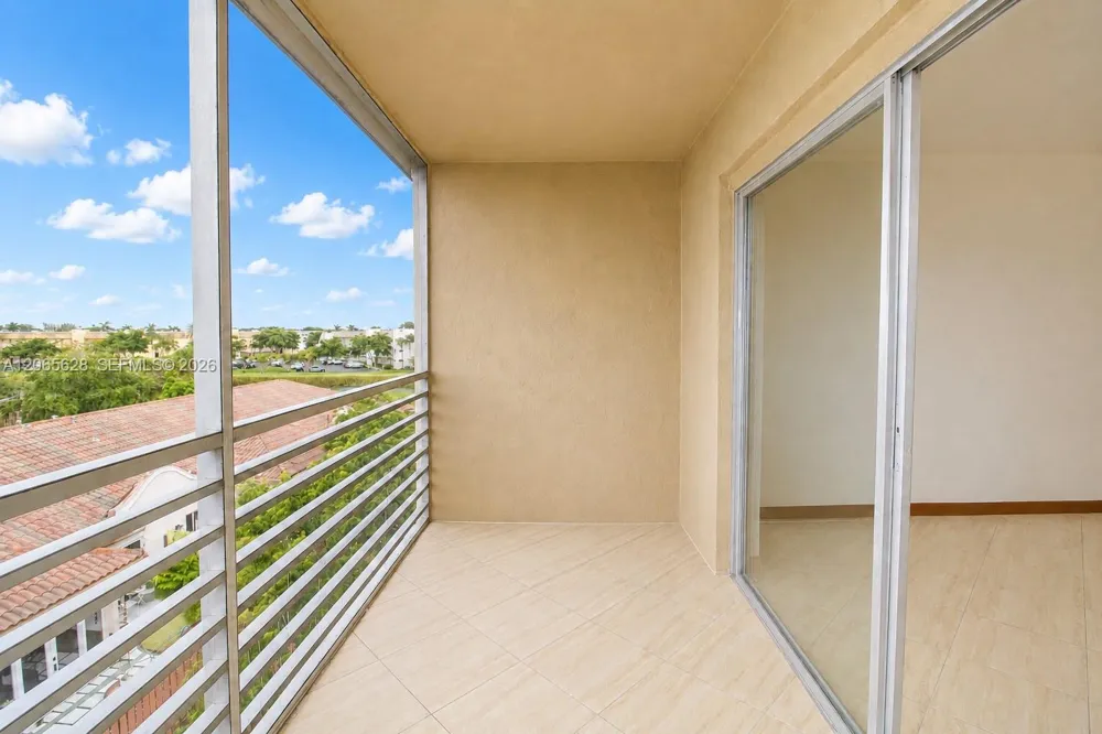 3120 Pine Island Rd #403 Sunrise, FL 33351