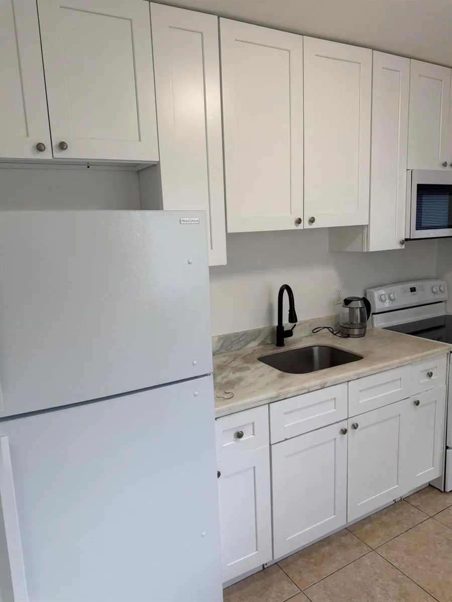 760 NW 4TH STREET #2 Hallandale Beach, FL 33009