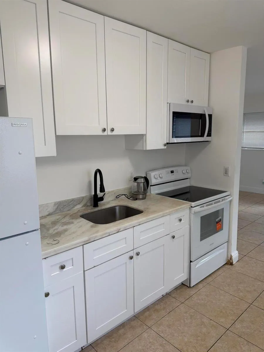 760 NW 4TH STREET #2 Hallandale Beach, FL 33009