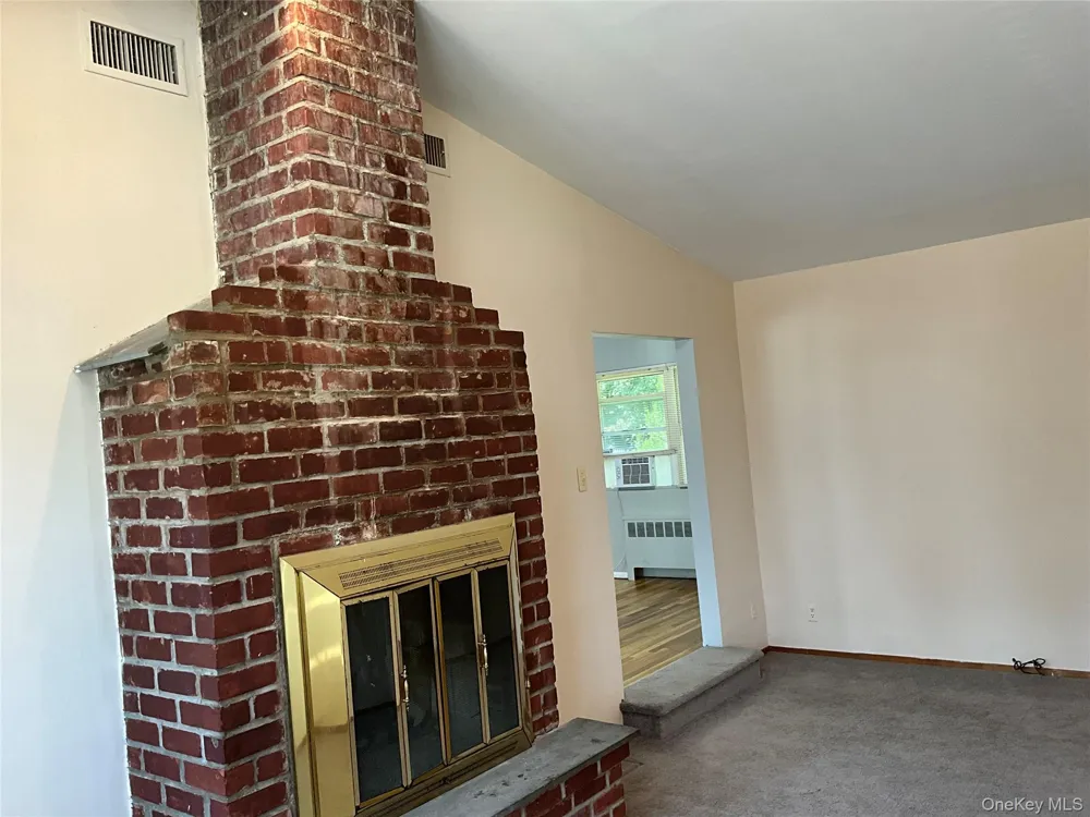 195 Central Park Road Plainview, NY 11803