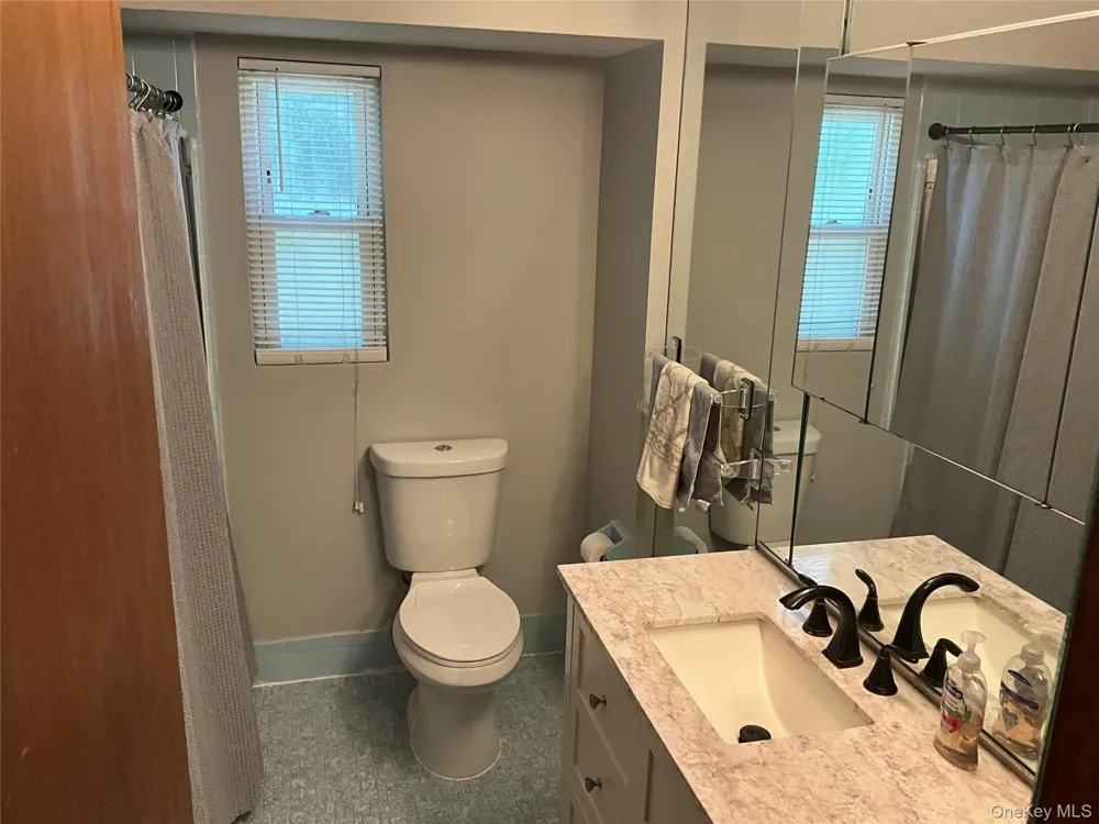 195 Central Park Road Plainview, NY 11803