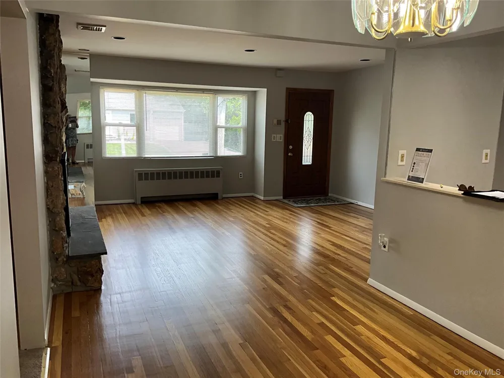 195 Central Park Road Plainview, NY 11803