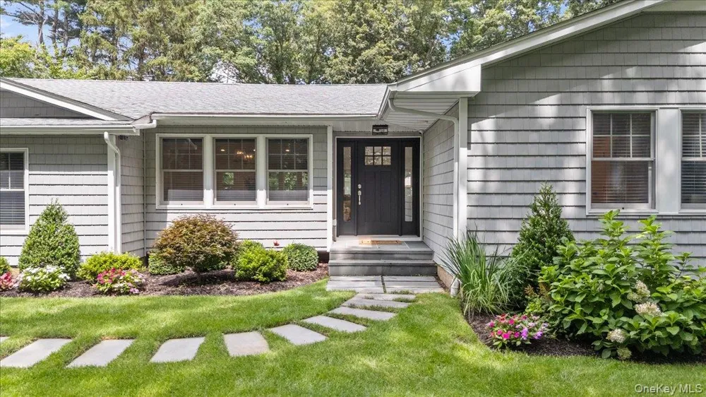 23 Overlook Drive Laurel Hollow, NY 11791