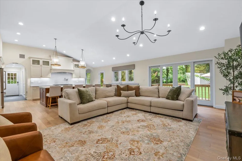 23 Overlook Drive Laurel Hollow, NY 11791